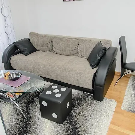 Sinisa Apartment *
